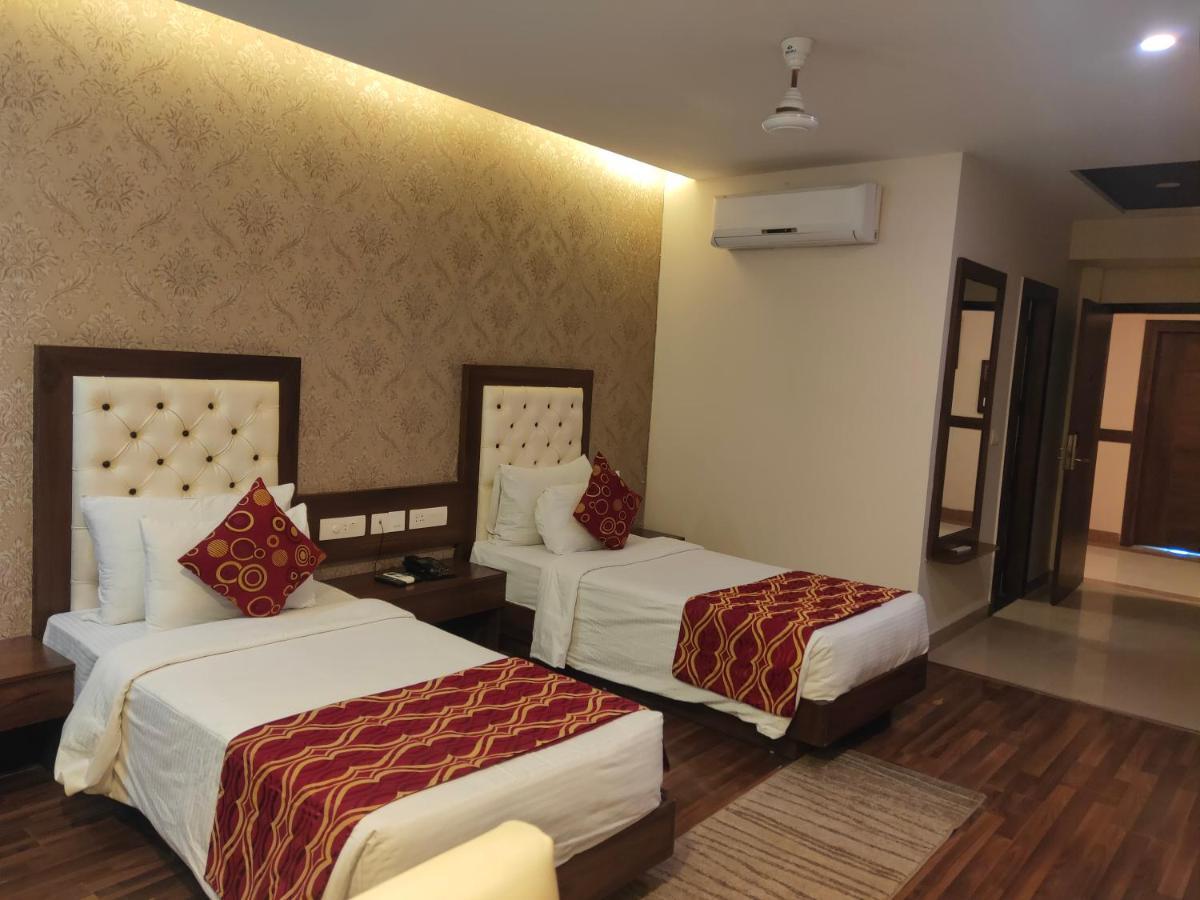 Hotel Jsr Continental Dehradun Exterior foto