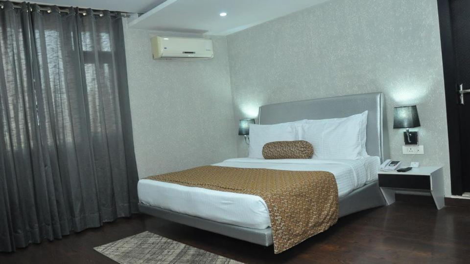 Hotel Jsr Continental Dehradun Exterior foto