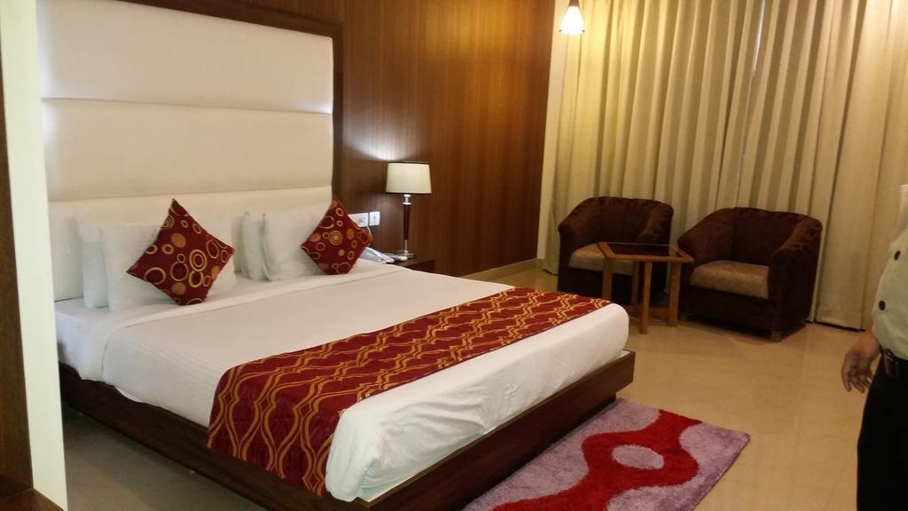 Hotel Jsr Continental Dehradun Habitación foto