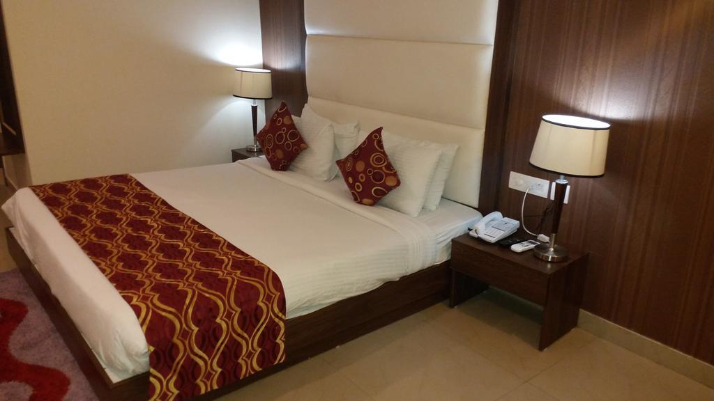 Hotel Jsr Continental Dehradun Habitación foto