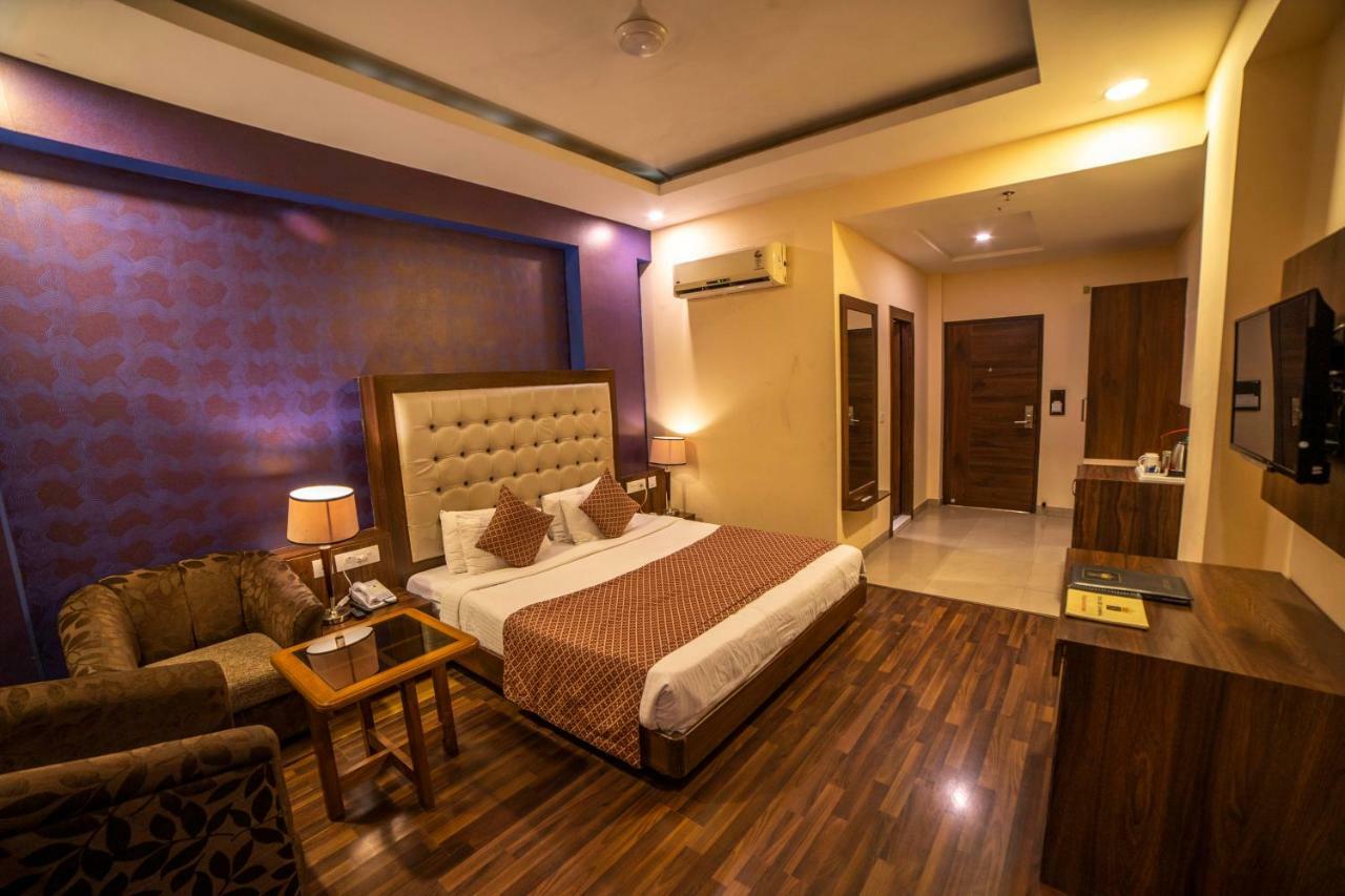 Hotel Jsr Continental Dehradun Exterior foto