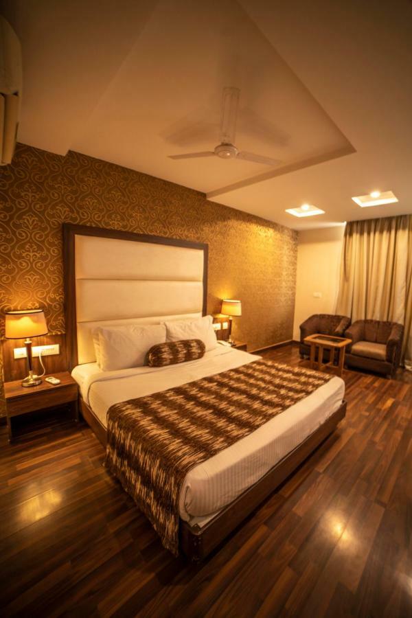 Hotel Jsr Continental Dehradun Exterior foto