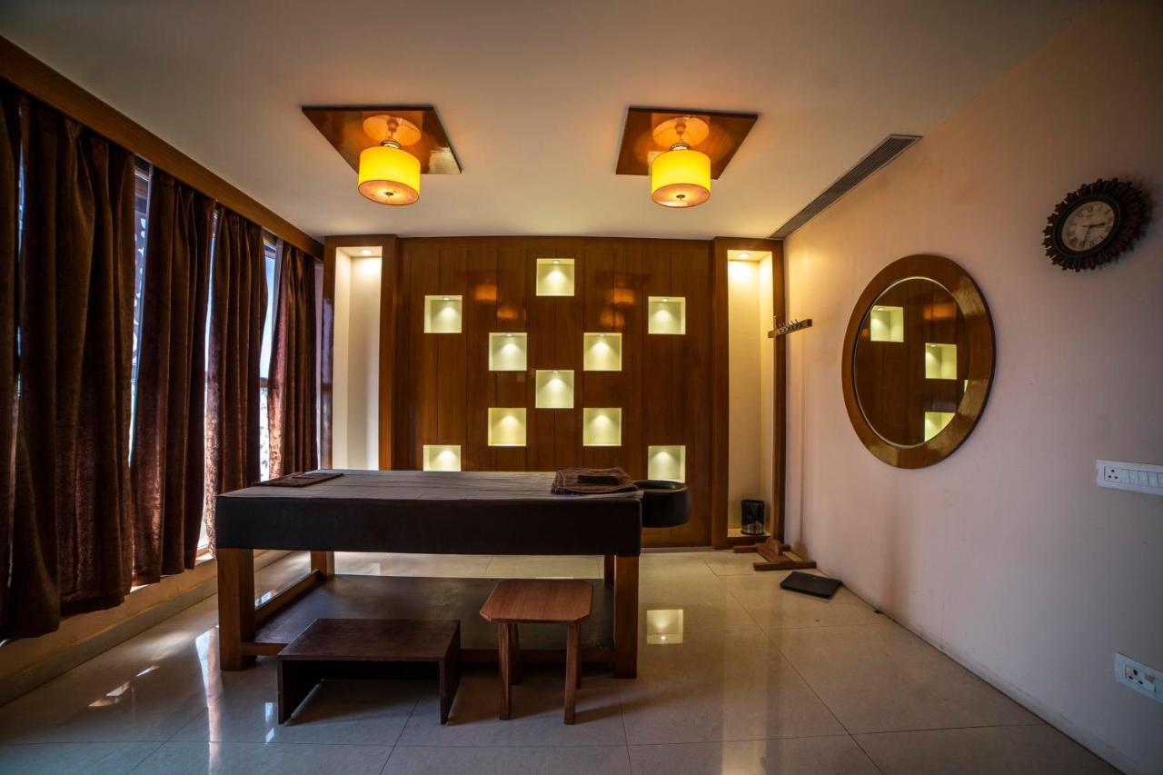 Hotel Jsr Continental Dehradun Exterior foto